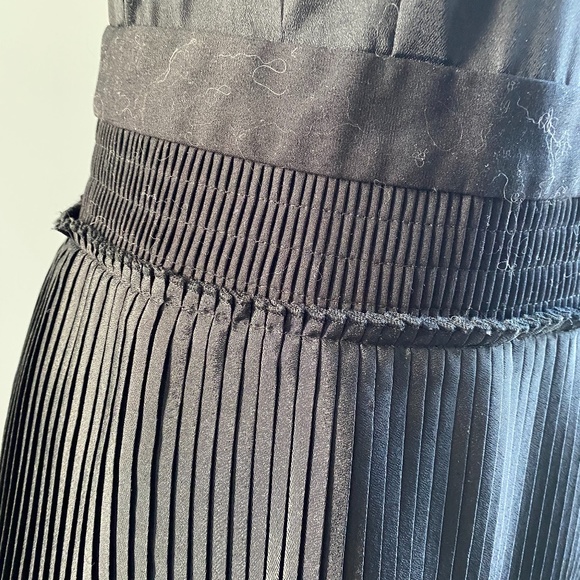 Chic Drop waist LBD with vegan leather trim - Picture 5 of 13